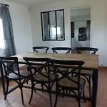 Maison Familiale Climatisee, Piscine St Emilion
